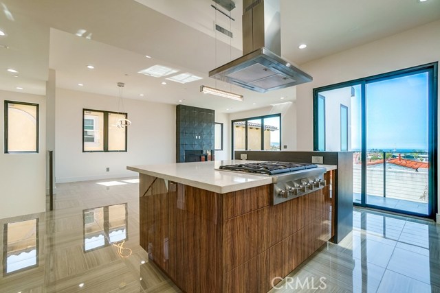 521 Helberta Avenue, Redondo Beach, California 90277, 4 Bedrooms Bedrooms, ,3 BathroomsBathrooms,Residential,Sold,Helberta,SB19088015