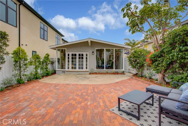 729 12th Street, Manhattan Beach, California 90266, 3 Bedrooms Bedrooms, ,2 BathroomsBathrooms,Residential,Sold,12th,SB19138998