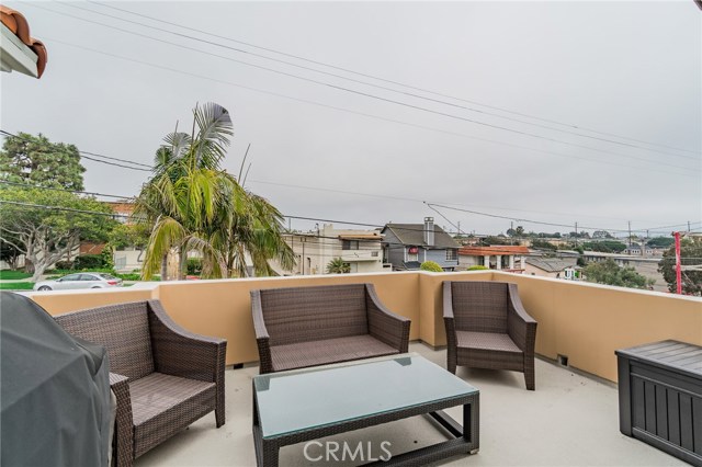 221 Lucia Avenue, Redondo Beach, California 90277, 3 Bedrooms Bedrooms, ,2 BathroomsBathrooms,Residential,Sold,Lucia,PV18060127