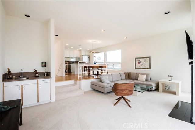 116 26th Street, Manhattan Beach, California 90266, 2 Bedrooms Bedrooms, ,2 BathroomsBathrooms,Residential,Sold,26th,SB21017134