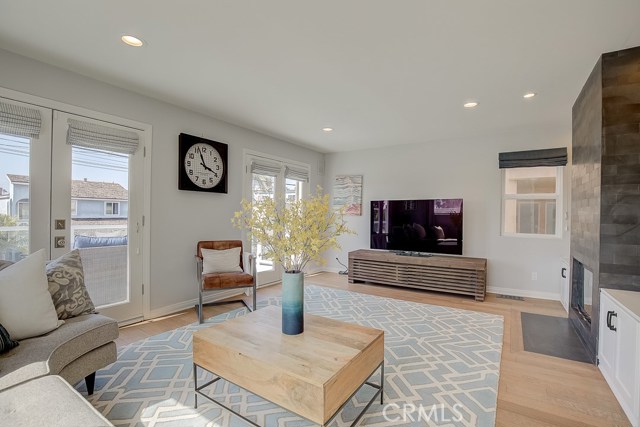 1124 1st Street, Hermosa Beach, California 90254, 4 Bedrooms Bedrooms, ,3 BathroomsBathrooms,Residential,Sold,1st,SB20124705