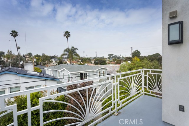 2313 Pine Avenue, Manhattan Beach, California 90266, 5 Bedrooms Bedrooms, ,1 BathroomBathrooms,Residential,Sold,Pine,SB18059356