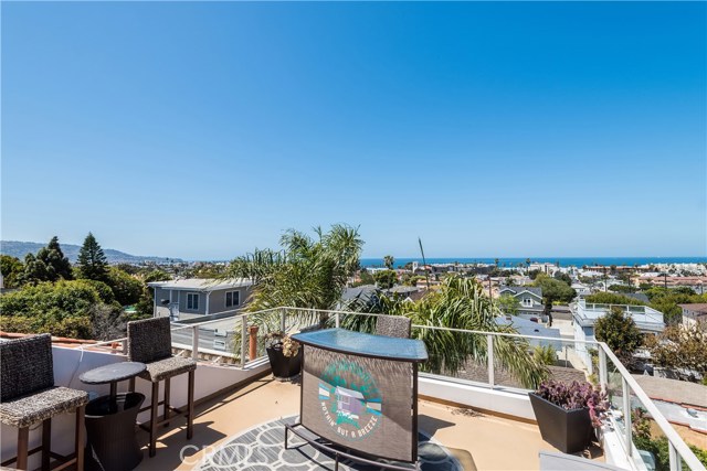 205 Helberta Avenue, Redondo Beach, California 90277, 4 Bedrooms Bedrooms, ,3 BathroomsBathrooms,Residential,Sold,Helberta,SB18113990