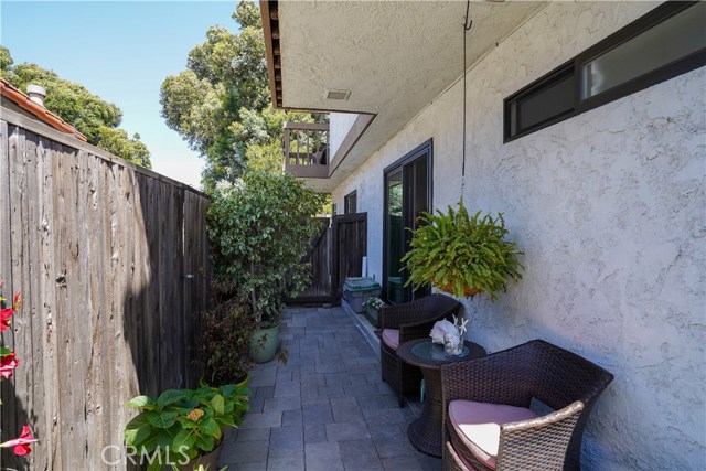 1447 Manhattan Beach Boulevard, Manhattan Beach, California 90266, 3 Bedrooms Bedrooms, ,2 BathroomsBathrooms,Residential,Sold,Manhattan Beach,SB20092235