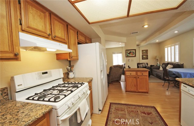 Recessed lighting in the breakfast area