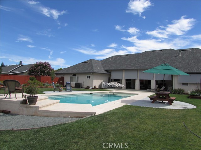 Close view of the spacious pool.