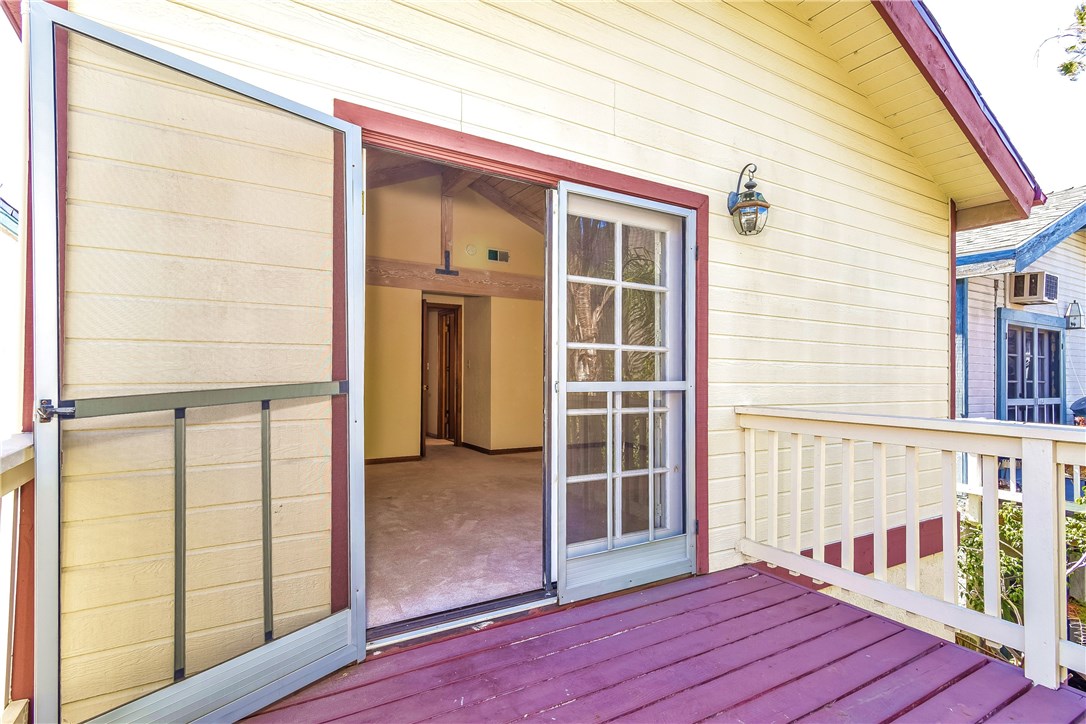 The large rear master bedroom deck will accomodate a full pation seating set and is the perfect place to read the morning papers with coffee or a great place for afternoon or evening relaxation.