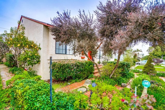 1247 Gertruda Avenue, Redondo Beach, California 90277, 3 Bedrooms Bedrooms, ,1 BathroomBathrooms,Residential,Sold,Gertruda,PV19047697