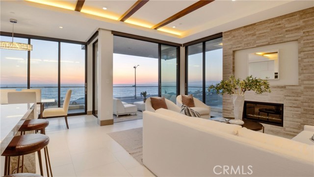 1000 Esplanade, Redondo Beach, California 90277, 3 Bedrooms Bedrooms, ,3 BathroomsBathrooms,Residential,Sold,Esplanade,SB17089223