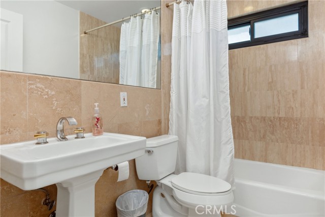 437 27th Street, Manhattan Beach, California 90266, 4 Bedrooms Bedrooms, ,3 BathroomsBathrooms,Residential,Sold,27th,SB21036239