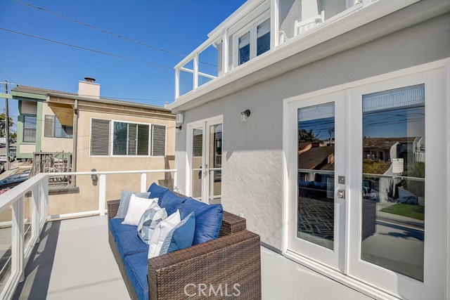 1124 1st Street, Hermosa Beach, California 90254, 4 Bedrooms Bedrooms, ,3 BathroomsBathrooms,Residential,Sold,1st,SB20124705