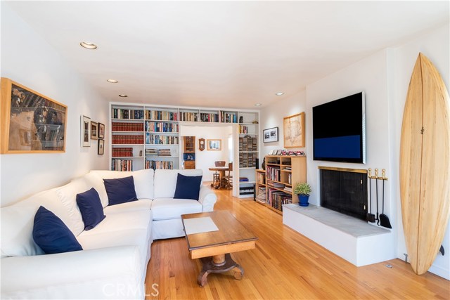 420 3rd Street, Manhattan Beach, California 90266, 2 Bedrooms Bedrooms, ,2 BathroomsBathrooms,Residential,Sold,3rd,SB19171660