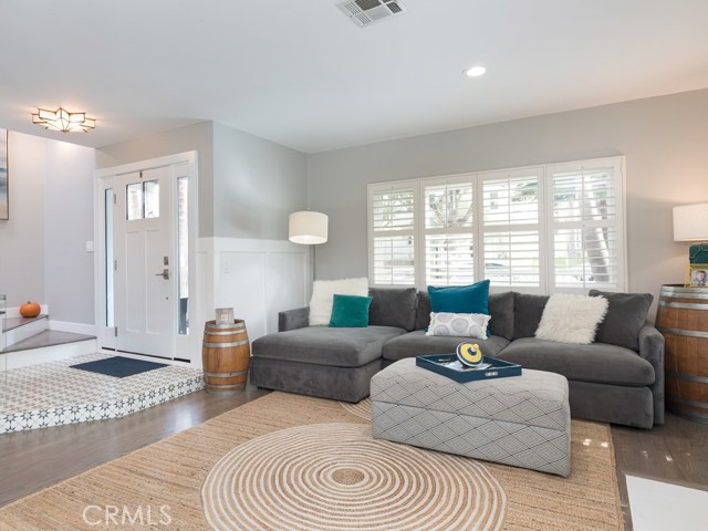 711 Irena Avenue, Redondo Beach, California 90277, 4 Bedrooms Bedrooms, ,2 BathroomsBathrooms,Residential,Sold,Irena,SB19226574