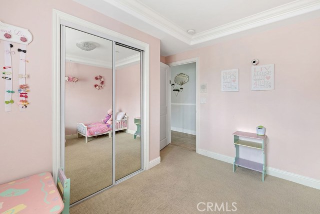 High ceilings, crown molding details