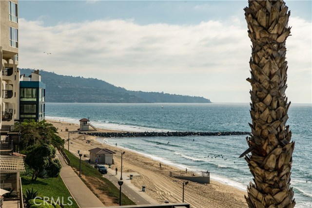 531 Esplanade, Redondo Beach, California 90277, 2 Bedrooms Bedrooms, ,2 BathroomsBathrooms,Residential,Sold,Esplanade,SB19240395