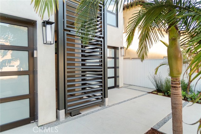 Louvered private grand entrance allows for both privacy and wonderful ocean breezes