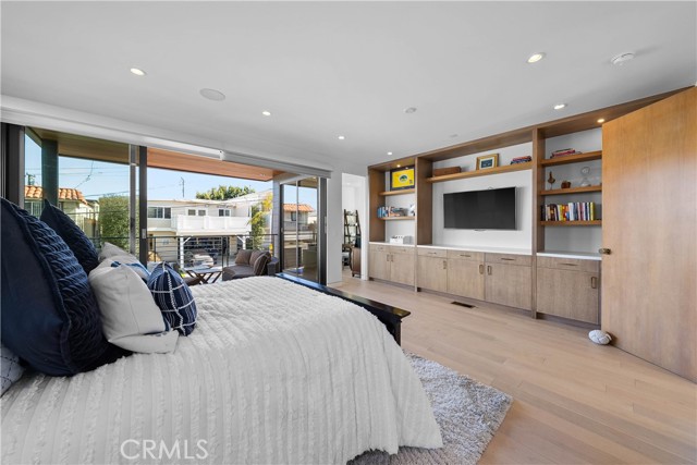 733 12th Street, Manhattan Beach, California 90266, 5 Bedrooms Bedrooms, ,6 BathroomsBathrooms,Residential,Sold,12th,SB21089898