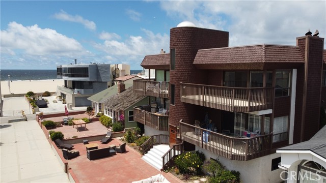 33 4th Street, Hermosa Beach, California 90254, 3 Bedrooms Bedrooms, ,Residential,Sold,4th,SB21088365