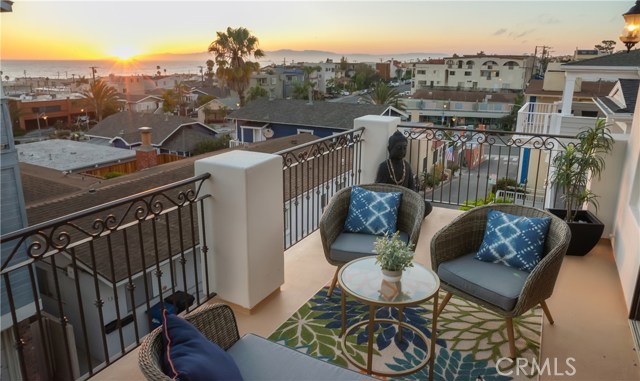 1220 Sunset Drive, Hermosa Beach, California 90254, 3 Bedrooms Bedrooms, ,3 BathroomsBathrooms,Residential,Sold,Sunset,SB20146325