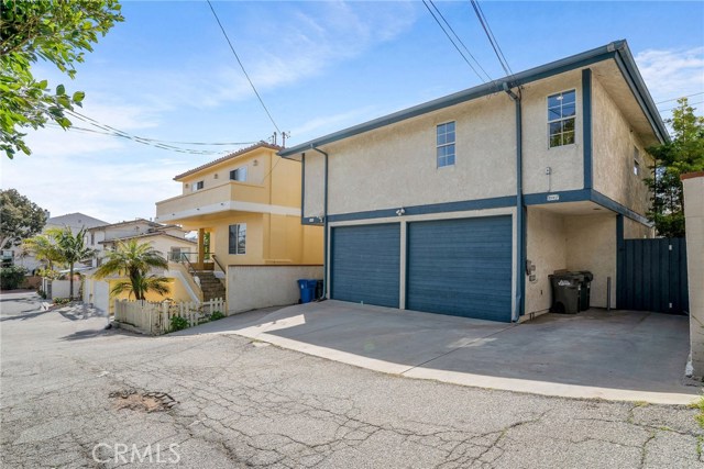 BACK HOUSE: 2 SEPARATE 1 CAR GARAGES WITH 4 DRIVEWAY PARKING SPOTS.  TOTAL OF 6 PARKING SPOTS