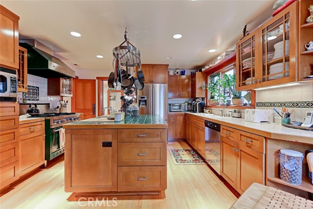 539 4th Street, Manhattan Beach, California 90266, 4 Bedrooms Bedrooms, ,3 BathroomsBathrooms,Residential,Sold,4th,SB21030047