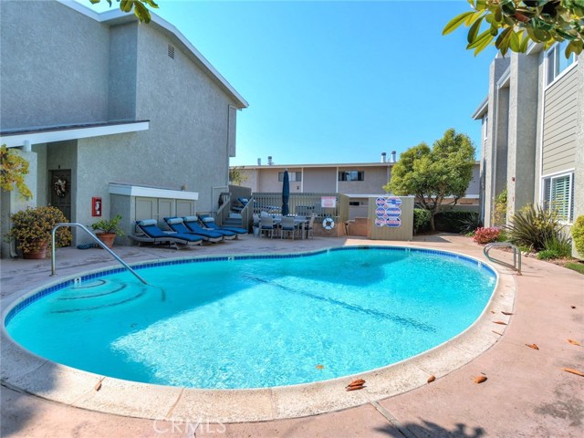 609 Meyer Lane, Redondo Beach, California 90278, 2 Bedrooms Bedrooms, ,1 BathroomBathrooms,Residential,Sold,Meyer,AR17156521