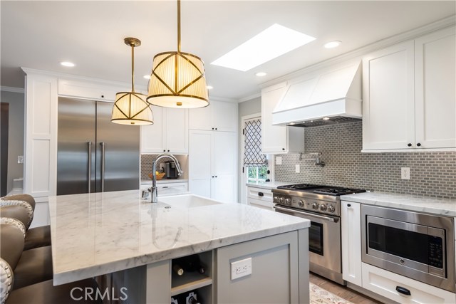 592 33rd Street, Manhattan Beach, California 90266, 3 Bedrooms Bedrooms, ,3 BathroomsBathrooms,Residential,Sold,33rd,SB19082655