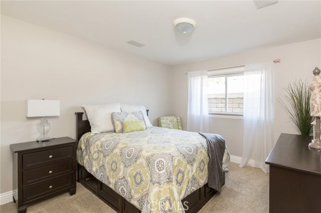 Bedroom 1 - Hunter blinds, built-in sound speakers, light dimmer... Bedroom 1 - Hunter blinds, built-in sound speakers, light dimmer...