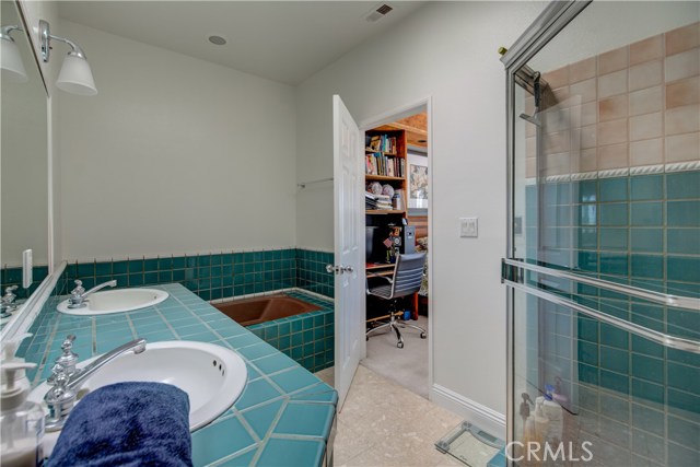 704 Broadway, Redondo Beach, California 90277, 3 Bedrooms Bedrooms, ,2 BathroomsBathrooms,Residential,Sold,Broadway,SB20108157