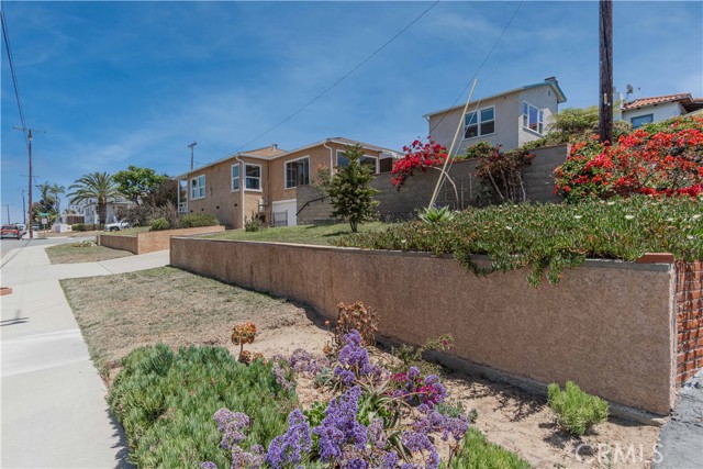 700 Rita Street, Redondo Beach, California 90277, 2 Bedrooms Bedrooms, ,2 BathroomsBathrooms,Residential,Sold,Rita,SB21110960