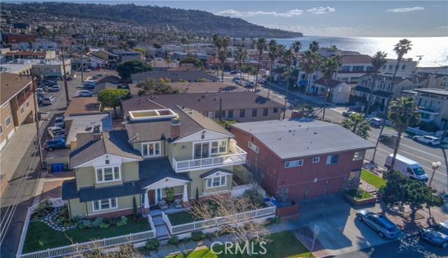 202 Avenue H, Redondo Beach, California 90277, 4 Bedrooms Bedrooms, ,3 BathroomsBathrooms,Residential,Sold,Avenue H,SB18040165