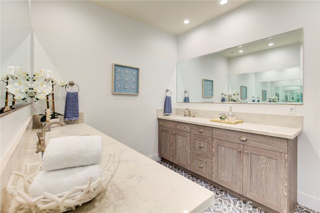 124 Guadalupe Avenue, Redondo Beach, California 90277, 3 Bedrooms Bedrooms, ,2 BathroomsBathrooms,Residential,Sold,Guadalupe,SB19041169