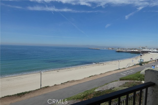 555 Esplanade, Redondo Beach, California 90277, 1 Bedroom Bedrooms, ,1 BathroomBathrooms,Residential,Sold,Esplanade,SB18054671