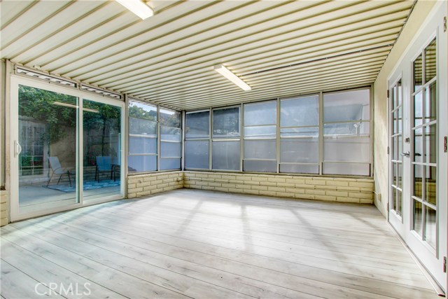 Light and bright free sq. footage in the sunroom!!