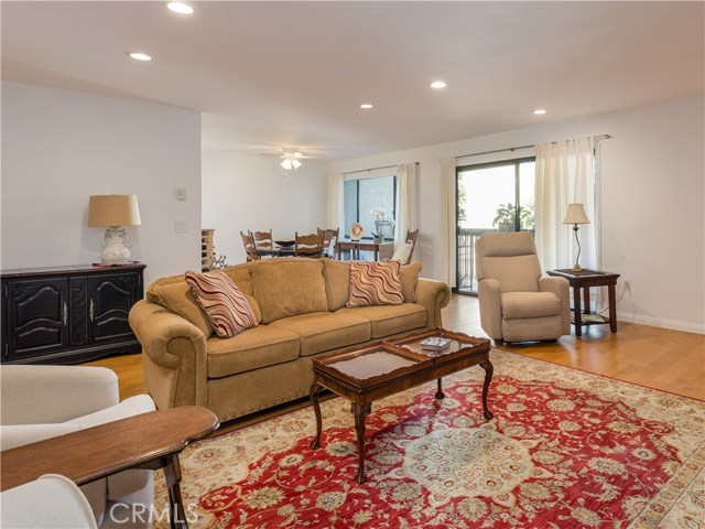 447 Herondo Street, Hermosa Beach, California 90254, 2 Bedrooms Bedrooms, ,1 BathroomBathrooms,Residential,Sold,Herondo,SB20222028