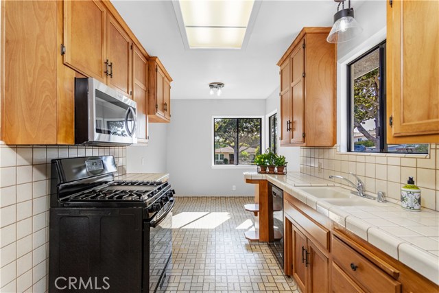 1312 Helberta Avenue, Redondo Beach, California 90277, 3 Bedrooms Bedrooms, ,1 BathroomBathrooms,Residential,Sold,Helberta,SB20199358