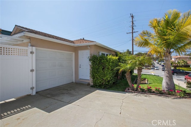 1900 Gates Avenue, Redondo Beach, California 90278, 3 Bedrooms Bedrooms, ,1 BathroomBathrooms,Residential,Sold,Gates,SB17065989