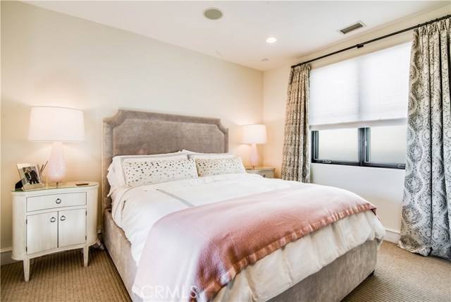 3305 Pine Avenue, Manhattan Beach, California 90266, 4 Bedrooms Bedrooms, ,1 BathroomBathrooms,Residential,Sold,Pine,SB20042109