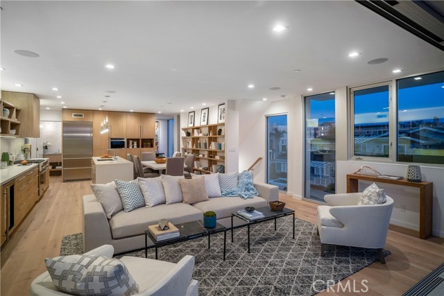 121 2nd Street, Hermosa Beach, California 90254, 4 Bedrooms Bedrooms, ,4 BathroomsBathrooms,Residential,Sold,2nd,SB19073415