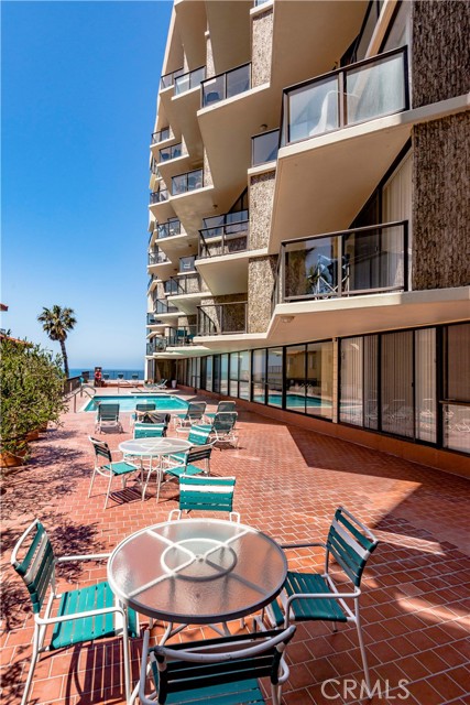 531 Esplanade, Redondo Beach, California 90277, 2 Bedrooms Bedrooms, ,2 BathroomsBathrooms,Residential,Sold,Esplanade,SB21005723