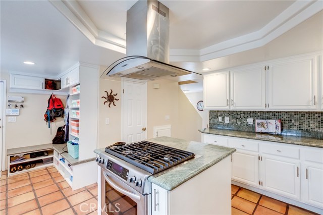 121 Helberta Avenue, Redondo Beach, California 90277, 3 Bedrooms Bedrooms, ,2 BathroomsBathrooms,Residential,Sold,Helberta,SB18224555