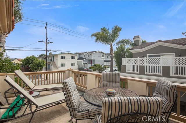 2225 Mathews Avenue, Redondo Beach, California 90278, 3 Bedrooms Bedrooms, ,3 BathroomsBathrooms,Residential,Sold,Mathews,SB19082504