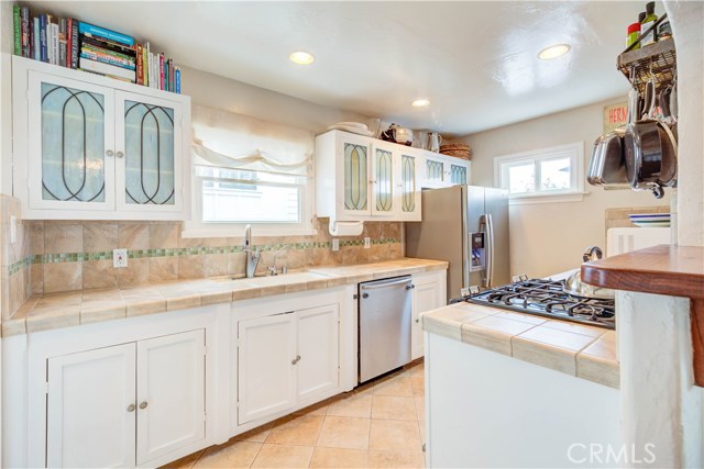 1236 3rd Street, Hermosa Beach, California 90254, 2 Bedrooms Bedrooms, ,Residential,Sold,3rd,SB19113677