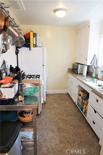 1-bed/1-bath kitchen