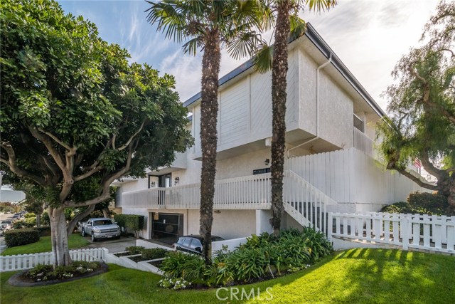 2000 Voorhees Avenue, Redondo Beach, California 90278, 3 Bedrooms Bedrooms, ,3 BathroomsBathrooms,Residential,Sold,Voorhees,SB20247328