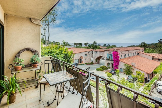 2525 Via Campesina, Palos Verdes Estates, California 90274, 2 Bedrooms Bedrooms, ,2 BathroomsBathrooms,Residential,Sold,Via Campesina,PV17138850