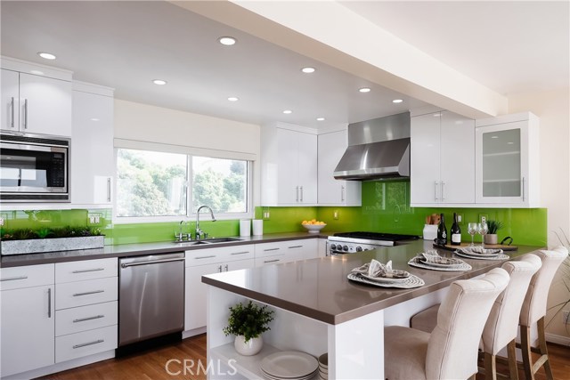 4021 Crest Drive, Manhattan Beach, California 90266, 2 Bedrooms Bedrooms, ,2 BathroomsBathrooms,Residential,Sold,Crest,SB20222826
