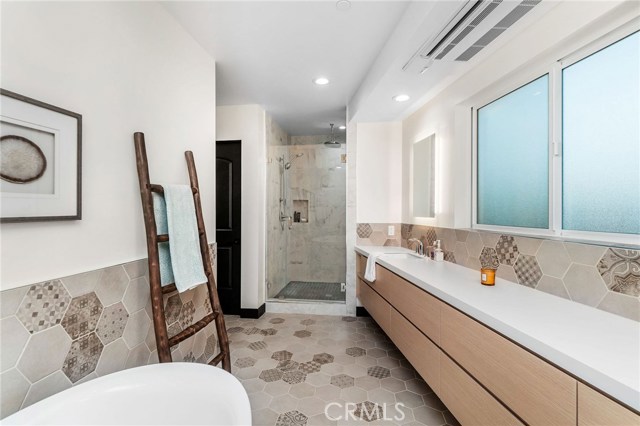 636 Vincent Park #A, Redondo Beach, California 90277, 3 Bedrooms Bedrooms, ,2 BathroomsBathrooms,Residential,Sold,Vincent Park #A,SB20200007