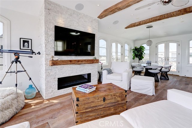 317 9th Street, Manhattan Beach, California 90266, 2 Bedrooms Bedrooms, ,2 BathroomsBathrooms,Residential,Sold,9th,SB20195791