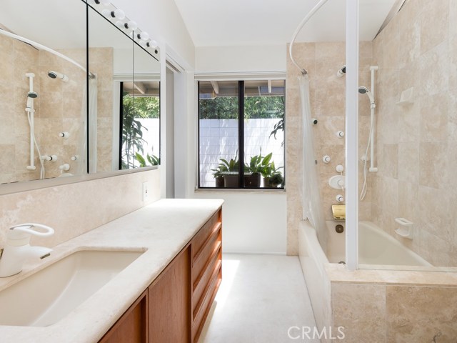 Master bath with heated vanity mirrors!